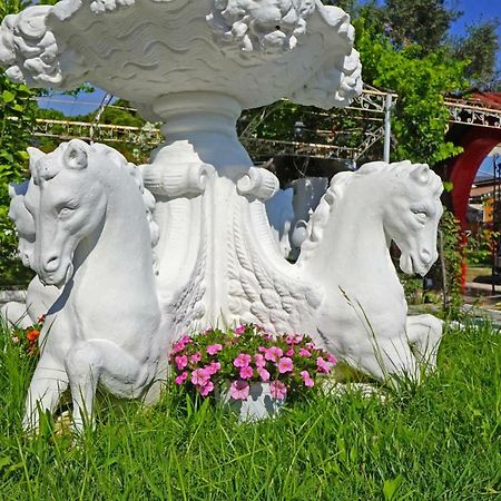 Villa Fofo - Beautiful Sea Front Villa With 650M2 Garden Nea Kallikrateia Exterior photo