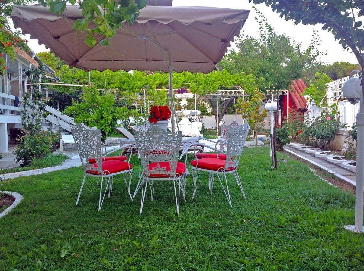 Villa Fofo - Beautiful Sea Front Villa With 650M2 Garden Nea Kallikrateia Exterior photo