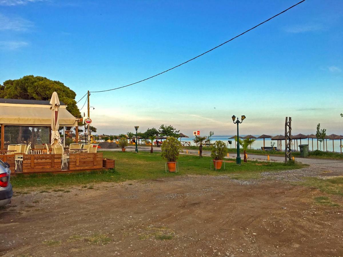 Villa Fofo - Beautiful Sea Front Villa With 650M2 Garden Nea Kallikrateia Exterior photo