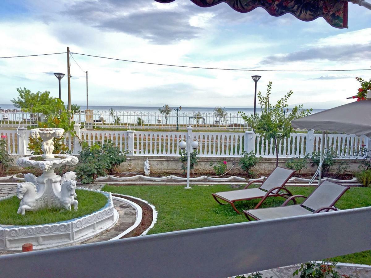 Villa Fofo - Beautiful Sea Front Villa With 650M2 Garden Nea Kallikrateia Exterior photo